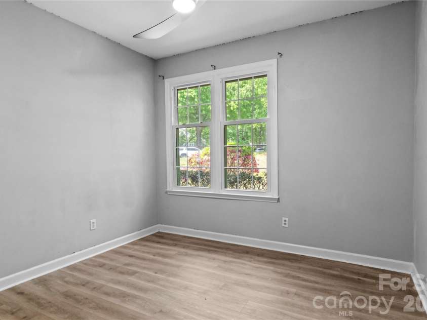 376 Meadows Circle, Winston Salem, NC 27104.  MLS# CAR4373214, YatesRealty ID 14225. 