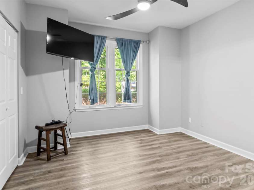376 Meadows Circle, Winston Salem, NC 27104.  MLS# CAR4373214, YatesRealty ID 14225. 