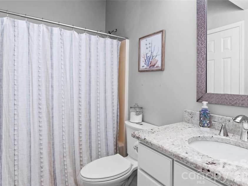 376 Meadows Circle, Winston Salem, NC 27104.  MLS# CAR4373214, YatesRealty ID 14225. 