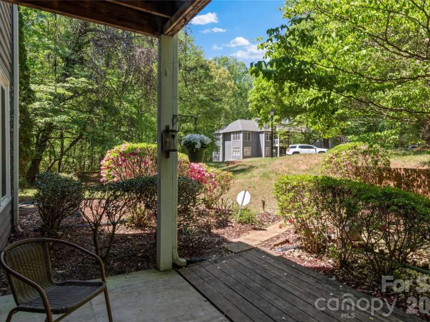 376 Meadows Circle, Winston Salem, NC 27104.  MLS# CAR4373214, YatesRealty ID 14225. 