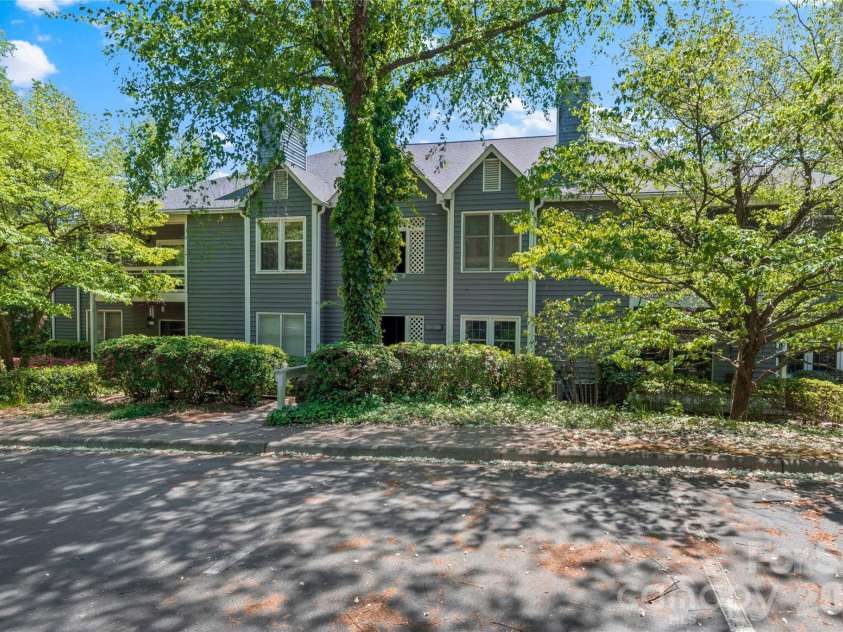376 Meadows Circle, Winston Salem, NC 27104.  MLS# CAR4373214, YatesRealty ID 14225. 