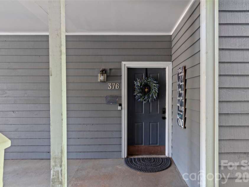 376 Meadows Circle, Winston Salem, NC 27104.  MLS# CAR4373214, YatesRealty ID 14225. 