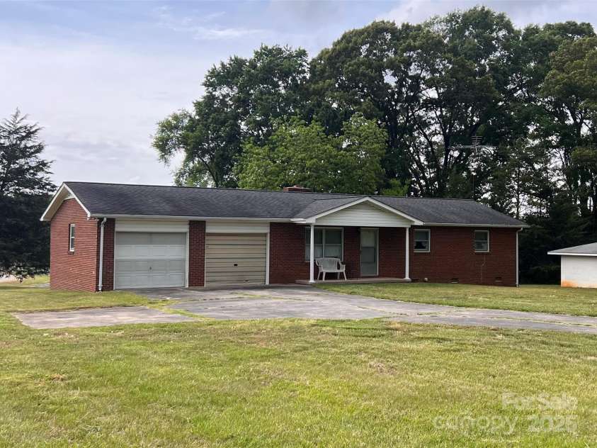 675 Ritchie Road, Salisbury, NC 28146.  MLS# CAR4254034, YatesRealty ID 14226. 