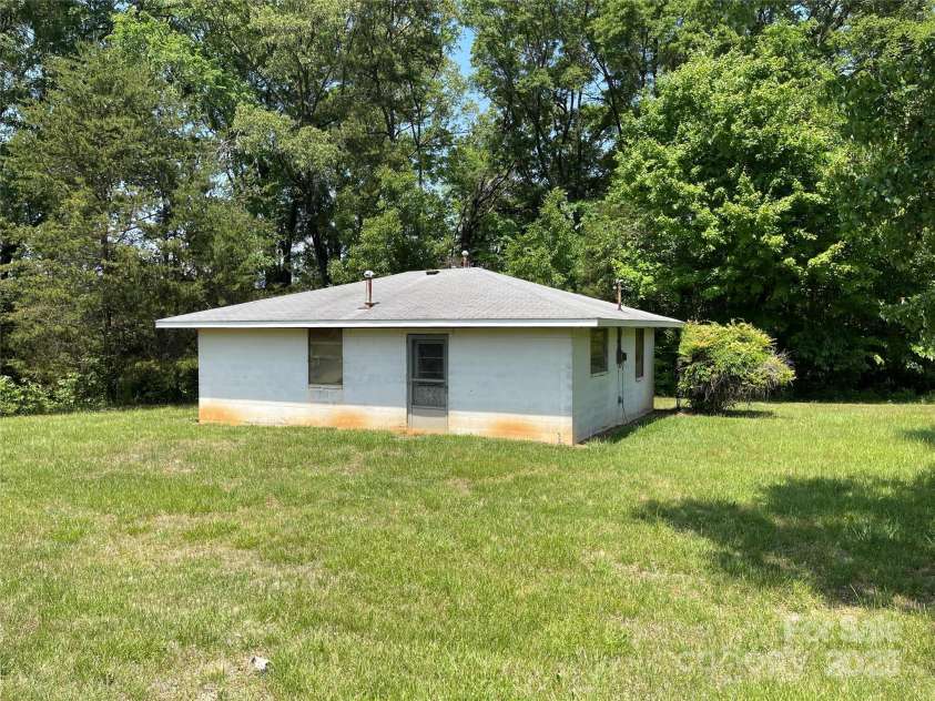 675 Ritchie Road, Salisbury, NC 28146.  MLS# CAR4254034, YatesRealty ID 14226. 