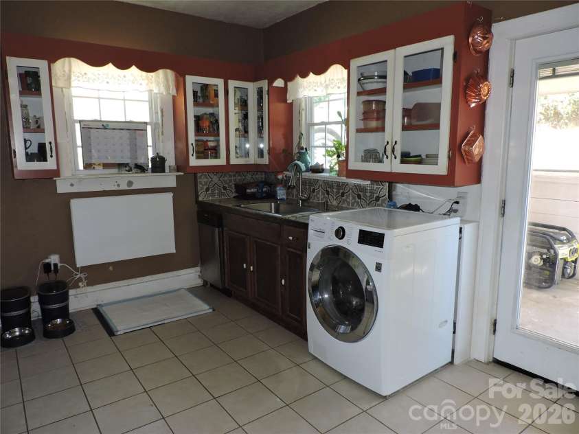 4 Carter Road, Weaverville, NC 28787.  MLS# CAR4373201, YatesRealty ID 14227. Kitchen