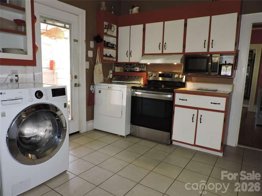 4 Carter Road, Weaverville, NC 28787.  MLS# CAR4373201, YatesRealty ID 14227. Kitchen