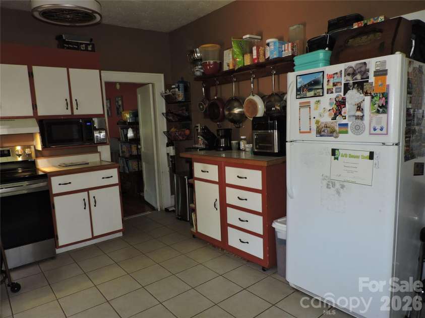 4 Carter Road, Weaverville, NC 28787.  MLS# CAR4373201, YatesRealty ID 14227. Kitchen