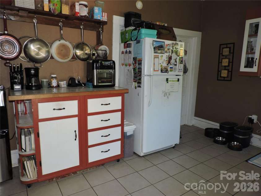 4 Carter Road, Weaverville, NC 28787.  MLS# CAR4373201, YatesRealty ID 14227. Kitchen
