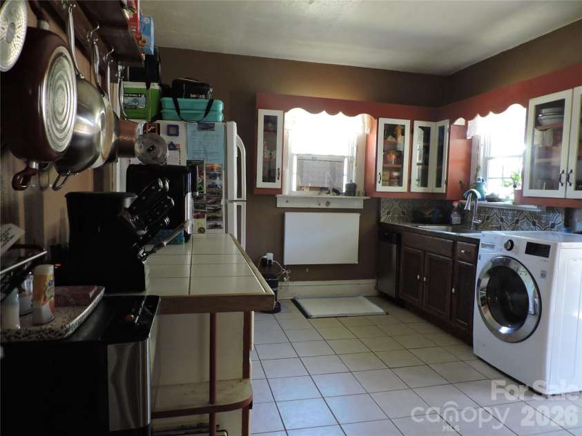 4 Carter Road, Weaverville, NC 28787.  MLS# CAR4373201, YatesRealty ID 14227. Kitchen