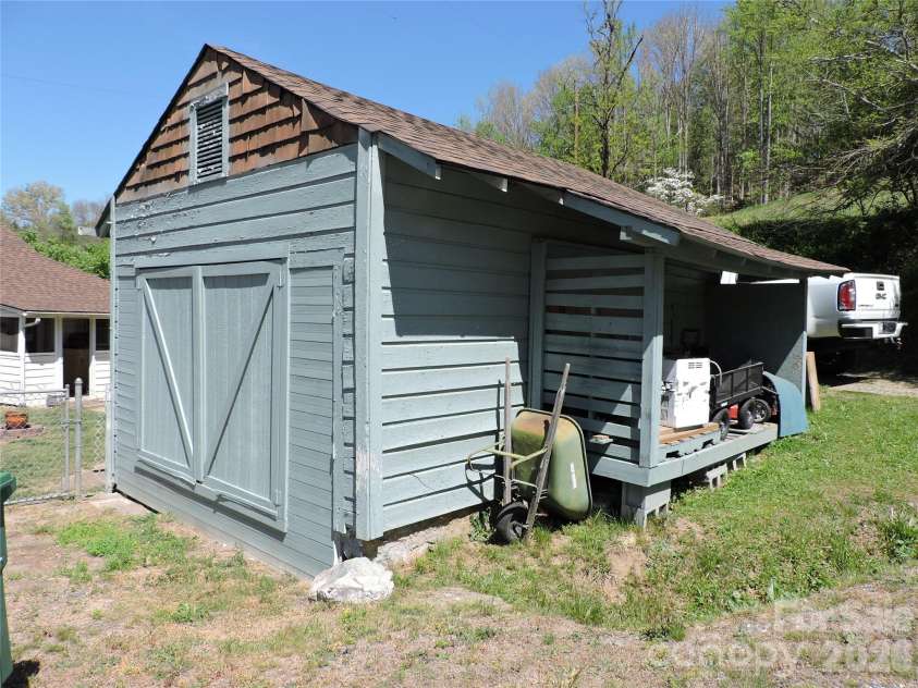 4 Carter Road, Weaverville, NC 28787.  MLS# CAR4373201, YatesRealty ID 14227. Workshop/ shed
