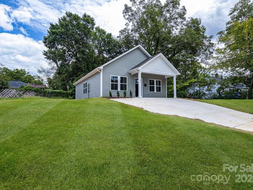 920 Holmes Street, Salisbury, NC 28144.  MLS# CAR4177321, YatesRealty ID 14227. 