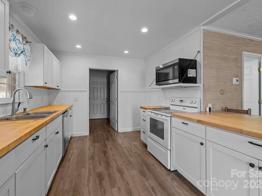 819 Triple Creek Road, Mt Croghan, SC 29727.  MLS# CAR4223278, YatesRealty ID 1423. 