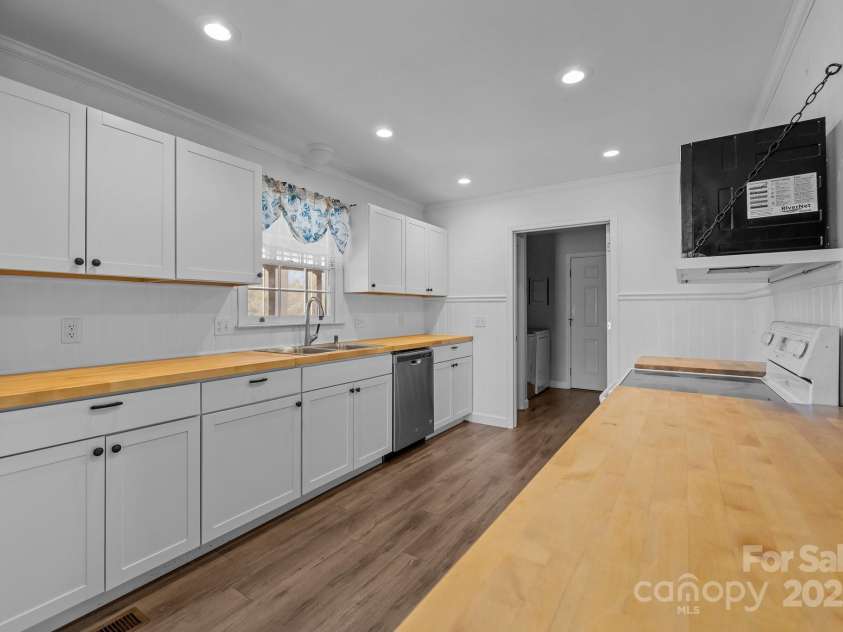 819 Triple Creek Road, Mt Croghan, SC 29727.  MLS# CAR4223278, YatesRealty ID 1423. 