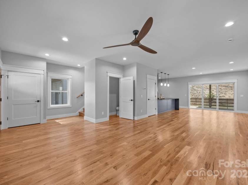 89 Glendale Avenue, Asheville, NC 28803.  MLS# CAR4160954, YatesRealty ID 1423. Open floor plan