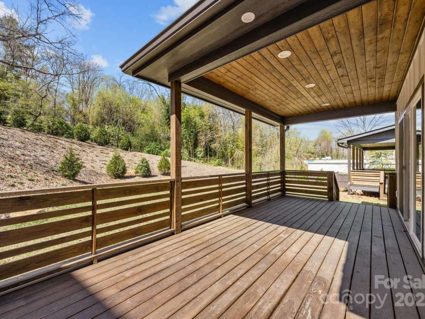 89 Glendale Avenue, Asheville, NC 28803.  MLS# CAR4160954, YatesRealty ID 1423. Partially covered back deck, great for grilling