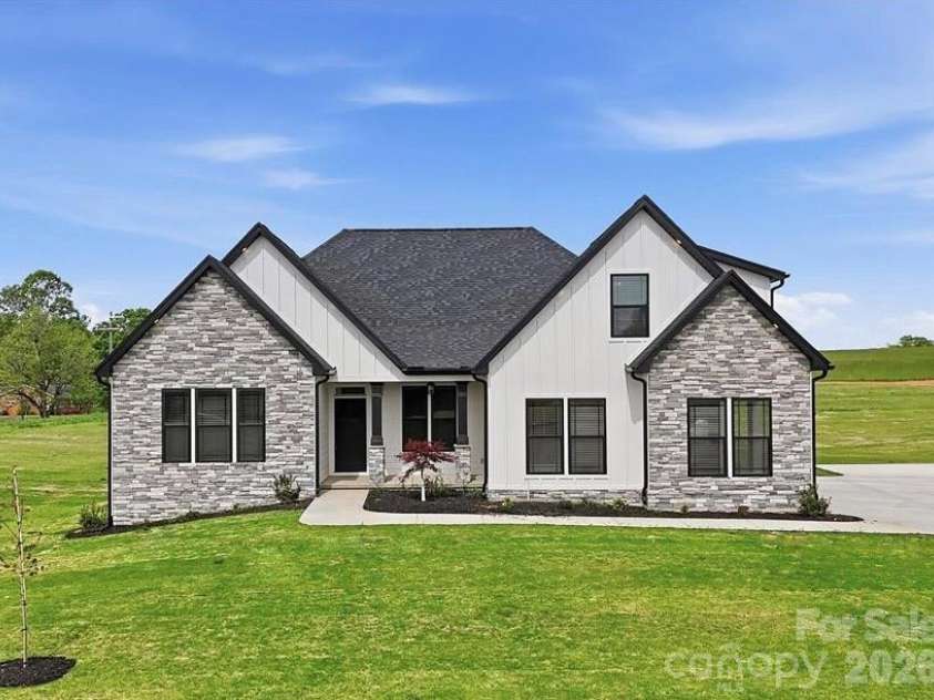 36 Sky Lane Court, Columbus, NC 28722.  MLS# CAR4373343, YatesRealty ID 14230. 