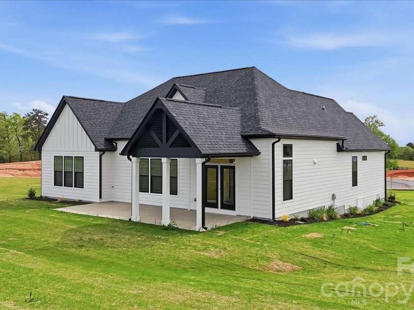 36 Sky Lane Court, Columbus, NC 28722.  MLS# CAR4373343, YatesRealty ID 14230. 