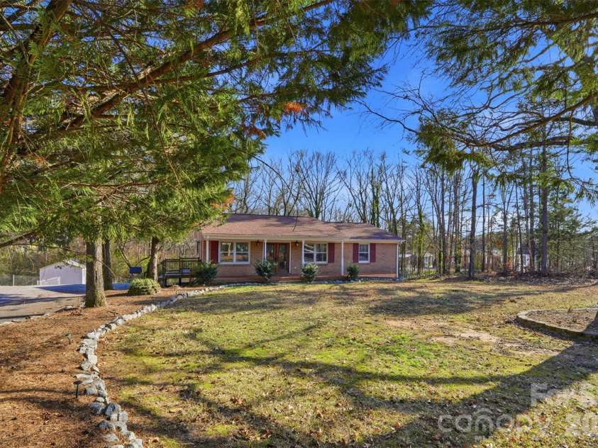 324 Pawley Drive, Charlotte, NC 28214.  MLS# CAR4335619, YatesRealty ID 14231. 