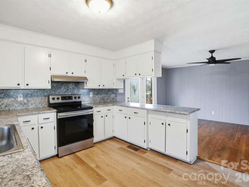 324 Pawley Drive, Charlotte, NC 28214.  MLS# CAR4335619, YatesRealty ID 14231. 