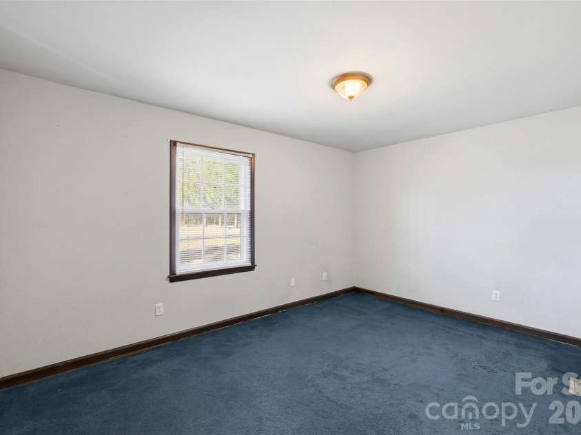 324 Pawley Drive, Charlotte, NC 28214.  MLS# CAR4335619, YatesRealty ID 14231. 