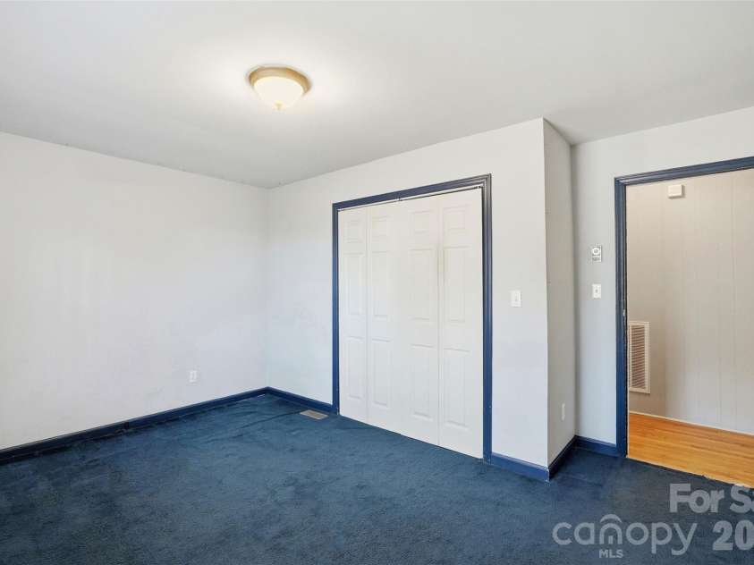 324 Pawley Drive, Charlotte, NC 28214.  MLS# CAR4335619, YatesRealty ID 14231. 