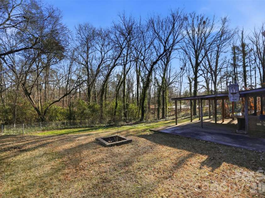 324 Pawley Drive, Charlotte, NC 28214.  MLS# CAR4335619, YatesRealty ID 14231. 