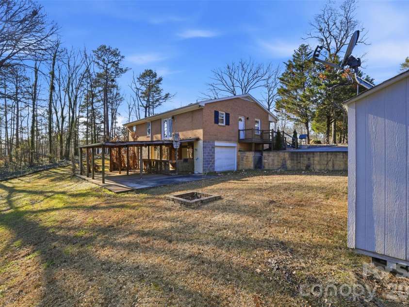 324 Pawley Drive, Charlotte, NC 28214.  MLS# CAR4335619, YatesRealty ID 14231. 