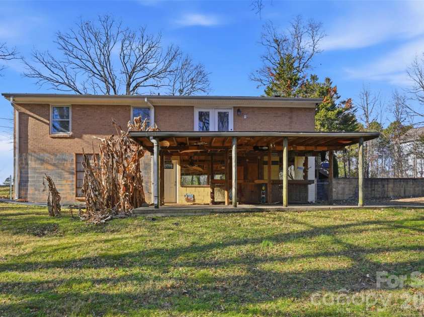 324 Pawley Drive, Charlotte, NC 28214.  MLS# CAR4335619, YatesRealty ID 14231. 