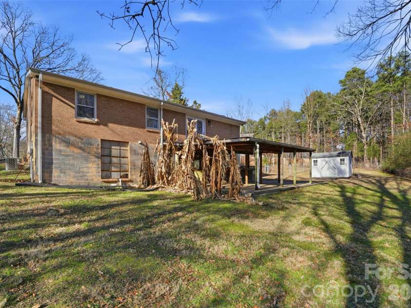 324 Pawley Drive, Charlotte, NC 28214.  MLS# CAR4335619, YatesRealty ID 14231. 