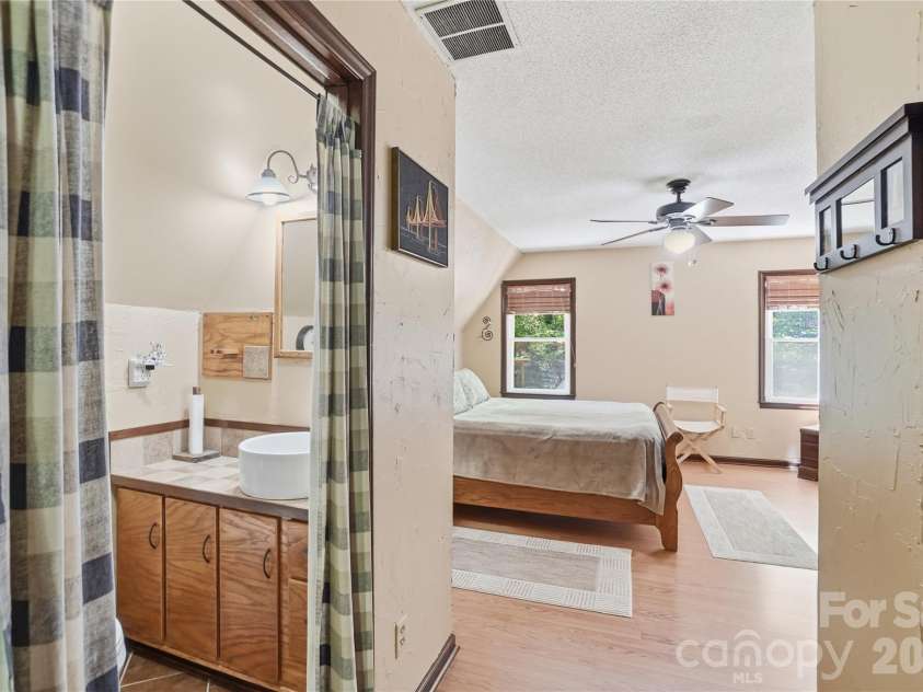 4460 Mullis Road, Kannapolis, NC 28083.  MLS# CAR4373341, YatesRealty ID 14231. Primary bedroom suite