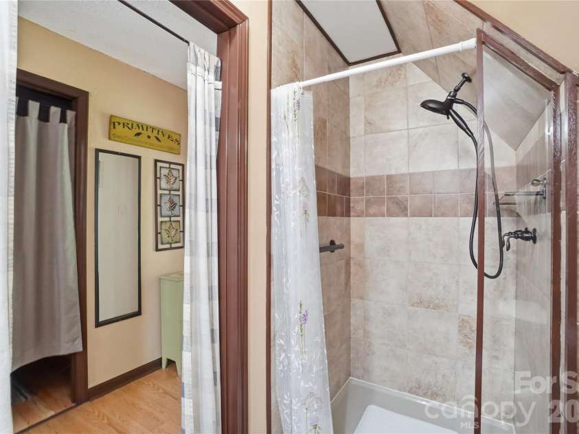 4460 Mullis Road, Kannapolis, NC 28083.  MLS# CAR4373341, YatesRealty ID 14231. Walk-in shower
