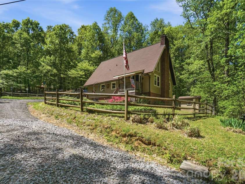 4460 Mullis Road, Kannapolis, NC 28083.  MLS# CAR4373341, YatesRealty ID 14231. Welcome home!
