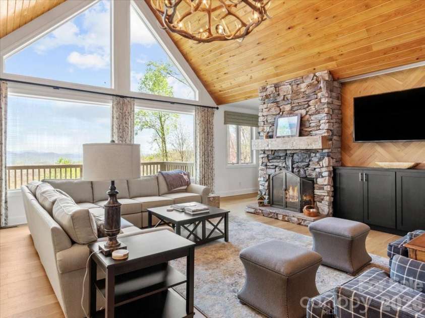 410 Springhouse Drive, Burnsville, NC 28714.  MLS# CAR4368504, YatesRealty ID 14232. 
