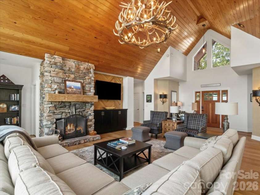 410 Springhouse Drive, Burnsville, NC 28714.  MLS# CAR4368504, YatesRealty ID 14232. 