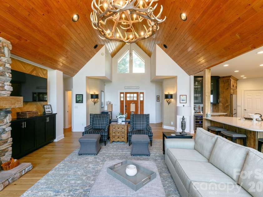 410 Springhouse Drive, Burnsville, NC 28714.  MLS# CAR4368504, YatesRealty ID 14232. 