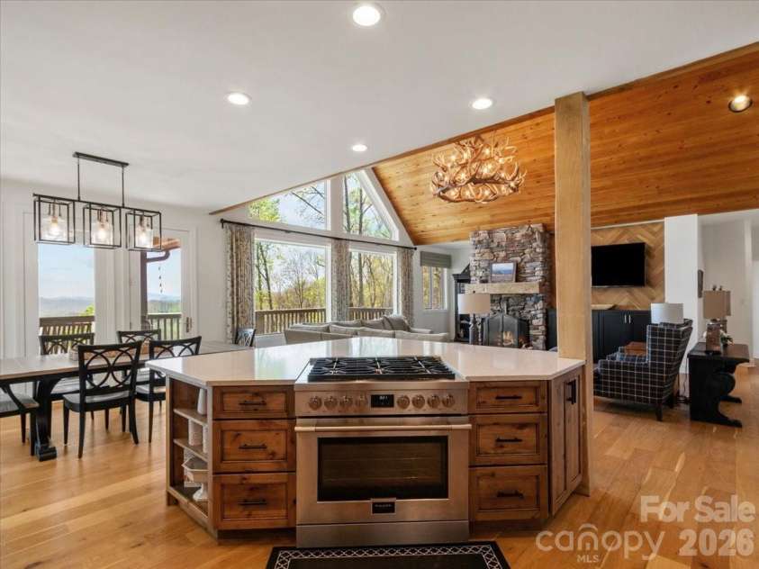 410 Springhouse Drive, Burnsville, NC 28714.  MLS# CAR4368504, YatesRealty ID 14232. 