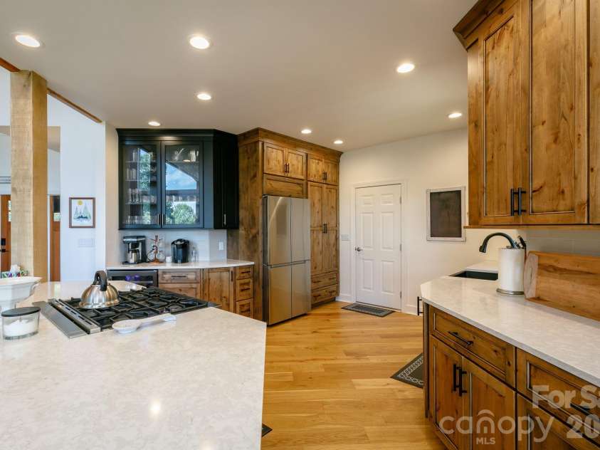 410 Springhouse Drive, Burnsville, NC 28714.  MLS# CAR4368504, YatesRealty ID 14232. 