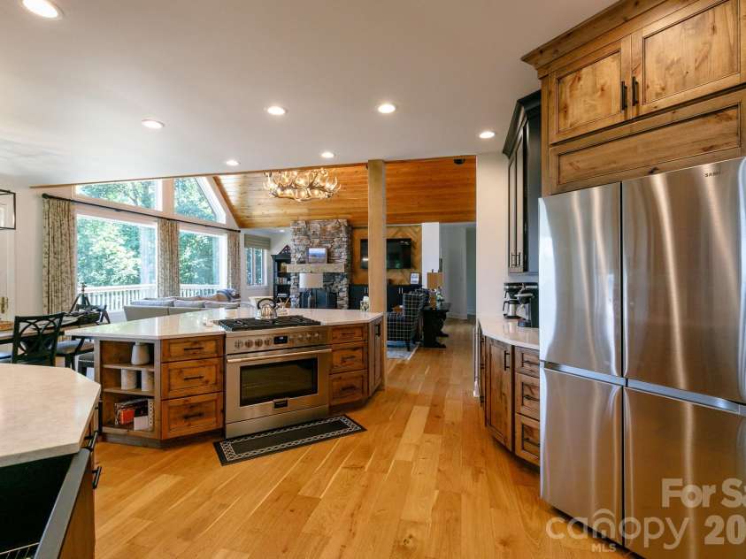 410 Springhouse Drive, Burnsville, NC 28714.  MLS# CAR4368504, YatesRealty ID 14232. 