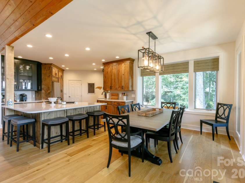 410 Springhouse Drive, Burnsville, NC 28714.  MLS# CAR4368504, YatesRealty ID 14232. 