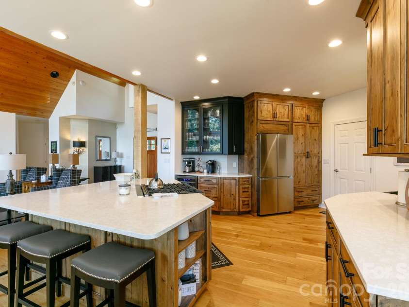 410 Springhouse Drive, Burnsville, NC 28714.  MLS# CAR4368504, YatesRealty ID 14232. 