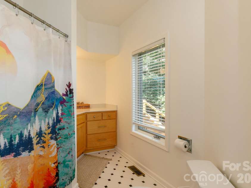 410 Springhouse Drive, Burnsville, NC 28714.  MLS# CAR4368504, YatesRealty ID 14232. 