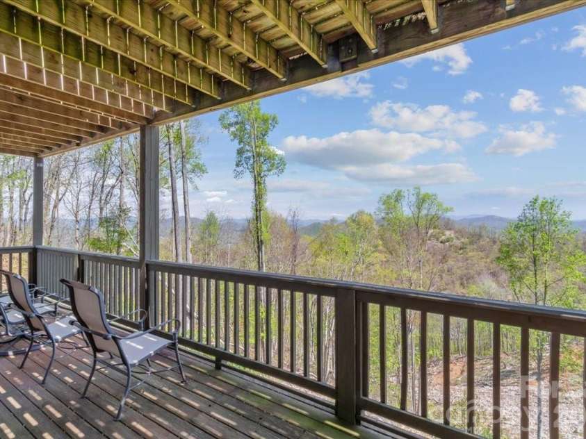 410 Springhouse Drive, Burnsville, NC 28714.  MLS# CAR4368504, YatesRealty ID 14232. 