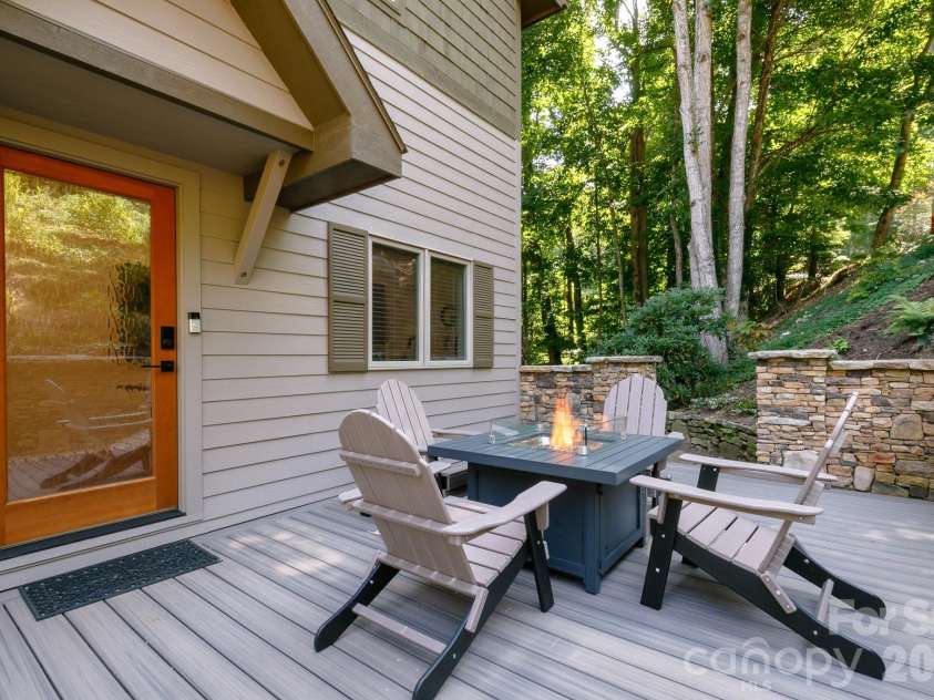 410 Springhouse Drive, Burnsville, NC 28714.  MLS# CAR4368504, YatesRealty ID 14232. 