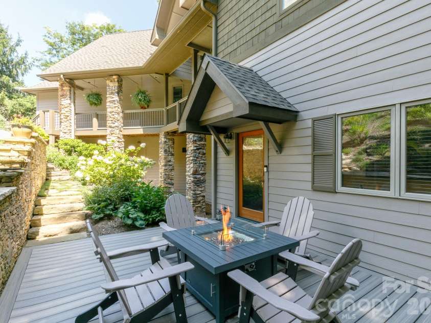 410 Springhouse Drive, Burnsville, NC 28714.  MLS# CAR4368504, YatesRealty ID 14232. 