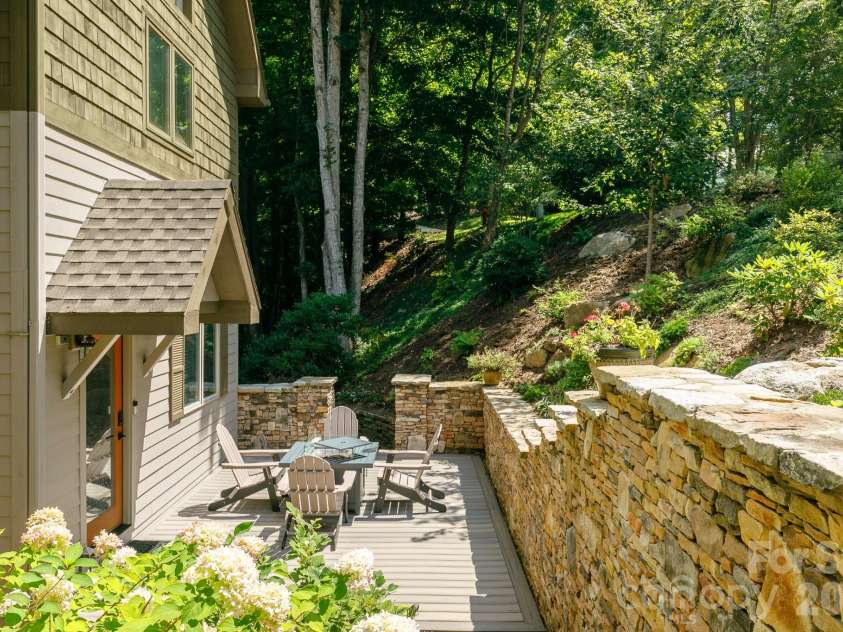 410 Springhouse Drive, Burnsville, NC 28714.  MLS# CAR4368504, YatesRealty ID 14232. 