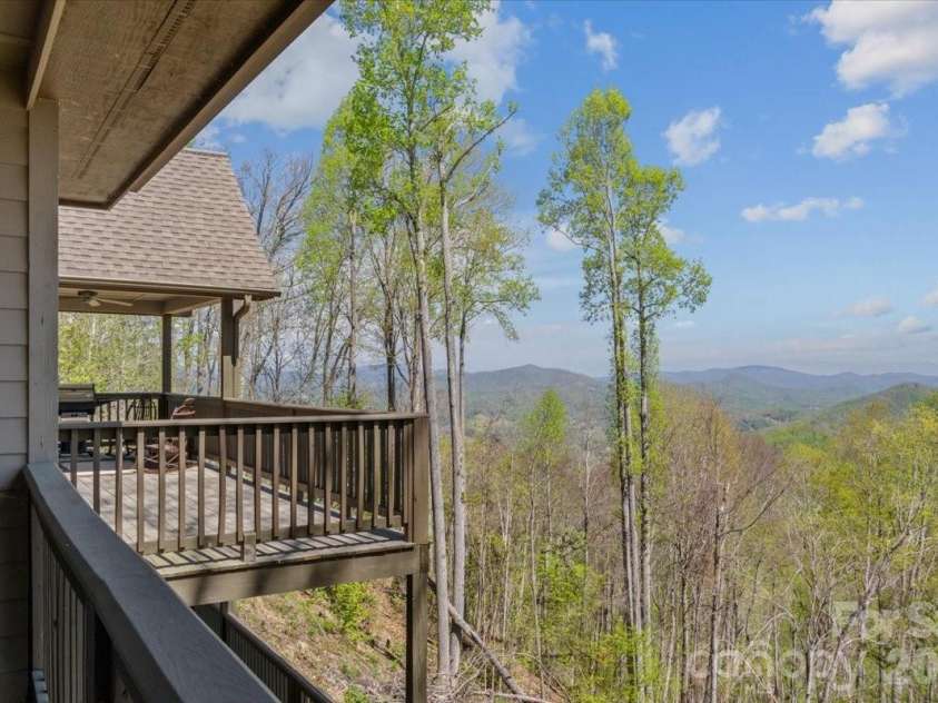410 Springhouse Drive, Burnsville, NC 28714.  MLS# CAR4368504, YatesRealty ID 14232. 