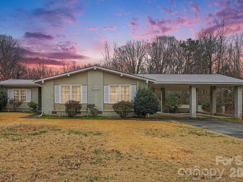 4206 Tipperary Place, Charlotte, NC 28215.  MLS# CAR4335299, YatesRealty ID 14232. 