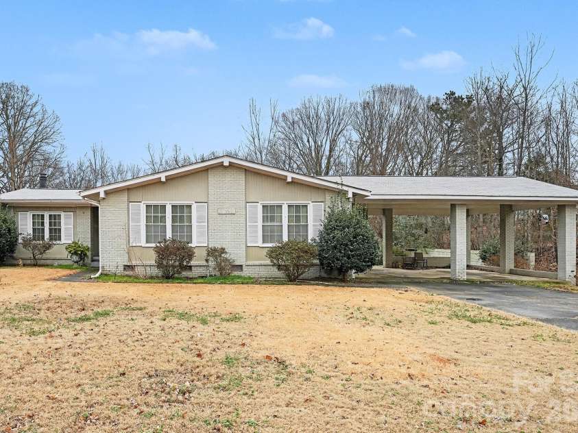 4206 Tipperary Place, Charlotte, NC 28215.  MLS# CAR4335299, YatesRealty ID 14232. 