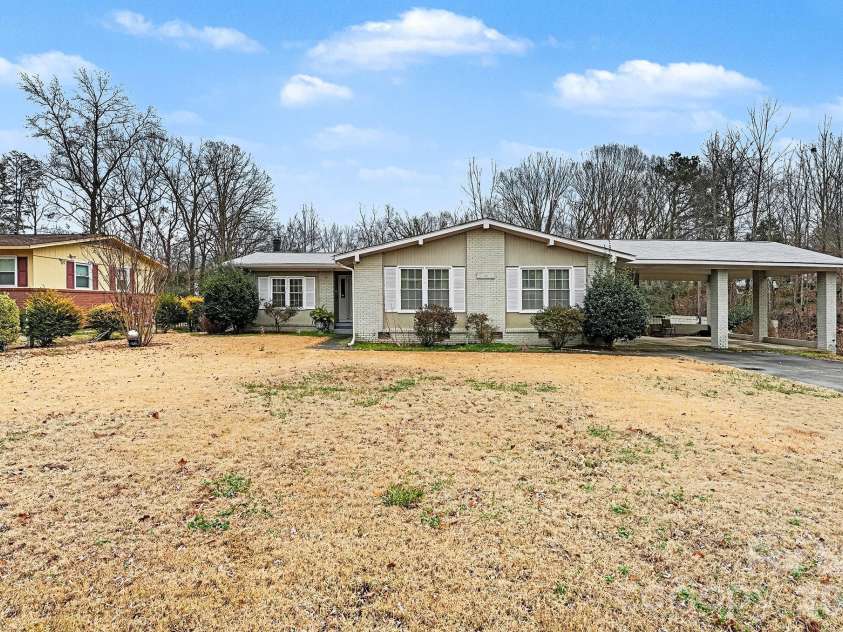 4206 Tipperary Place, Charlotte, NC 28215.  MLS# CAR4335299, YatesRealty ID 14232. 