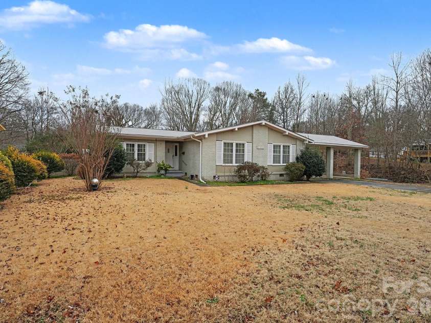 4206 Tipperary Place, Charlotte, NC 28215.  MLS# CAR4335299, YatesRealty ID 14232. 